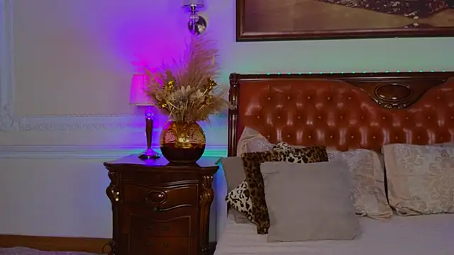 Snapshot of Real_Tini chatting on 8, 11, 2025 Real Tini online show from 8, 11, 2025