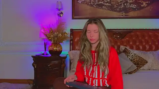 Snapshot of Real_Tini chatting on 14, 11, 2025 Real Tini online show from 14, 11, 2025