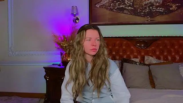 Snapshot of Real_Tini chatting on 17, 11, 2025 Real Tini online show from 17, 11, 2025