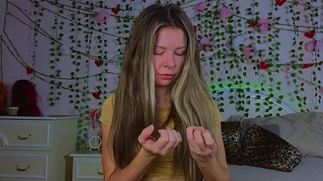 Snapshot of Real_Tini chatting on 30, 11, 2025 Real Tini online show from 30, 11, 2025