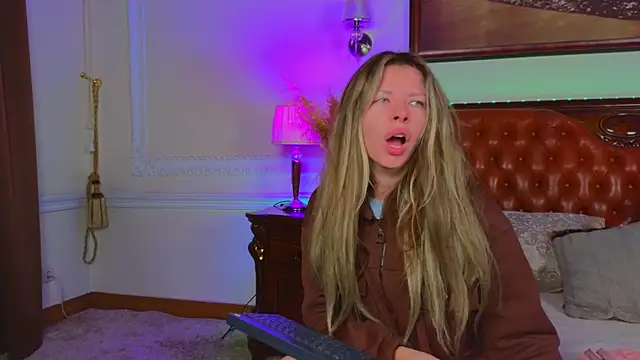 Snapshot of Real_Tini chatting on 5, 12, 2025 Real Tini online show from 5, 12, 2025