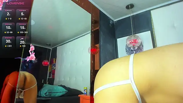 Snapshot of ElianFoxter chatting on 13, 10, 2025 ElianFoxter online show from 13, 10, 2025