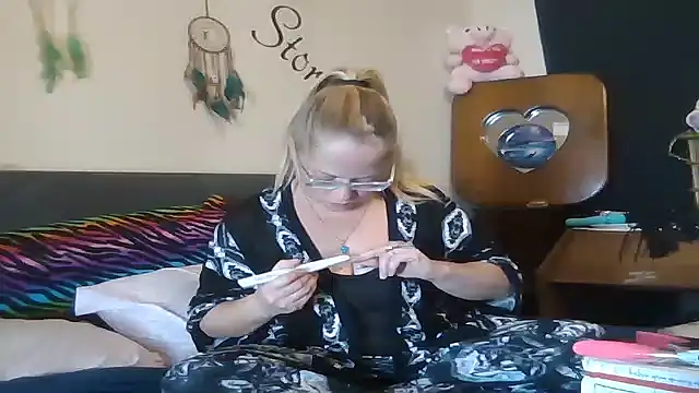 Snapshot of Toybox13_Pika chatting on 1, 12, 2025 Toybox13 Pika online show from 1, 12, 2025