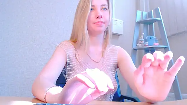 Snapshot of AliceFire_ chatting on 14, 3, 2025 AliceFire online show from 14, 3, 2025