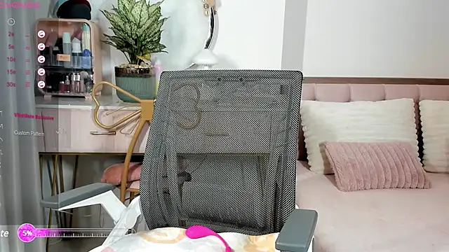  Joliie  online show from 3, 3, 2025