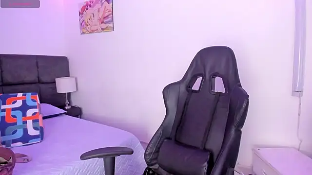 Snapshot of Megan_Miles02 chatting on 18, 11, 2025 Megan Miles02 online show from 18, 11, 2025