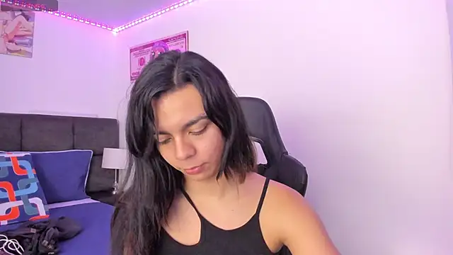 Snapshot of Megan_Miles02 chatting on 26, 11, 2025 Megan Miles02 online show from 26, 11, 2025