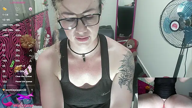 ViickySexy online show from 23, 10, 2025