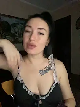 Snapshot of Roxana_Bell chatting on 5, 12, 2025 Roxana Bell online show from 5, 12, 2025