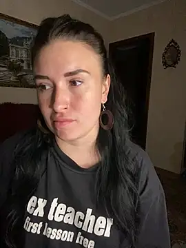 Snapshot of Roxana_Bell chatting on 7, 6, 2026 Roxana Bell online show from 7, 6, 2026