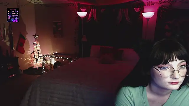 Snapshot of urpuppymoon chatting on 4, 12, 2025 urpuppymoon online show from 4, 12, 2025