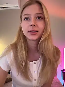 Snapshot of LunaRase chatting on 15, 5, 2026 LunaRase online show from 15, 5, 2026