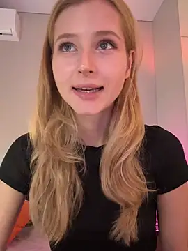 Snapshot of LunaRase chatting on 26, 5, 2026 LunaRase online show from 26, 5, 2026