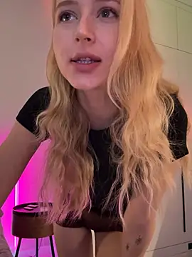 Snapshot of LunaRase chatting on 7, 7, 2026 LunaRase online show from 7, 7, 2026