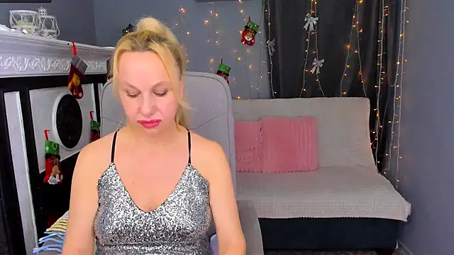 Snapshot of Anny_Jey_ chatting on 25, 12, 2024 Anny Jey online show from 25, 12, 2024