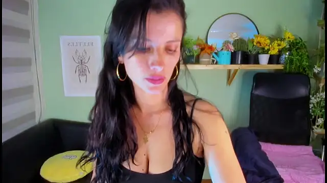 Snapshot of Aliiz_01 chatting on 24, 12, 2024 Aliiz 01 online show from 24, 12, 2024