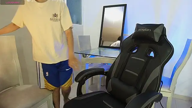 Snapshot of _nickconnor01 chatting on 11, 11, 2025 nickconnor01 online show from 11, 11, 2025