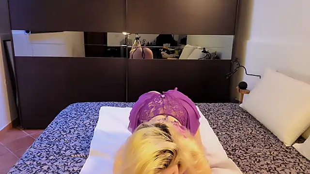 LeylaRosse online show from 10, 4, 2026