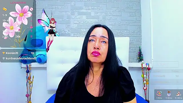 Snapshot of HorniestMilf chatting on 5, 11, 2025 HorniestMilf online show from 5, 11, 2025