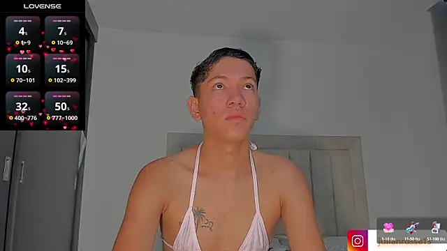 Snapshot of JulianRose_1 chatting on 6, 5, 2026 JulianRose 1 online show from 6, 5, 2026