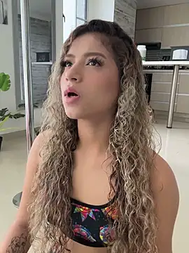 Snapshot of Melina-Smith chatting on 12, 11, 2025 Melina-Smith online show from 12, 11, 2025