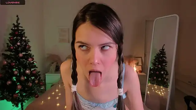 Snapshot of Lil_Amelie chatting on 19, 12, 2024 Lil Amelie online show from 19, 12, 2024