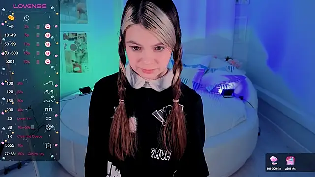 Snapshot of Lil_Amelie chatting on 27, 9, 2025 Lil Amelie online show from 27, 9, 2025