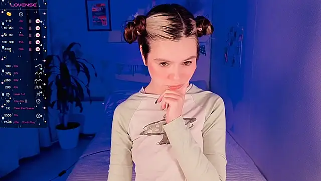 Snapshot of Lil_Amelie chatting on 28, 9, 2025 Lil Amelie online show from 28, 9, 2025
