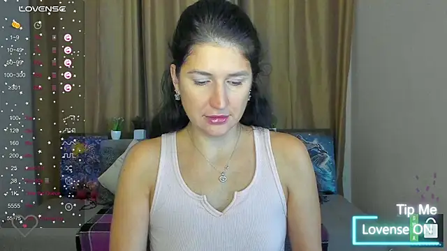 Alianna Solo Kisses online show from 18, 11, 2025