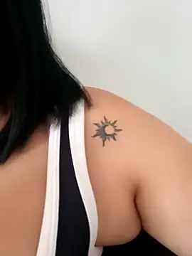 Snapshot of MelannyBell chatting on 19, 2, 2025 MelannyBell online show from 19, 2, 2025