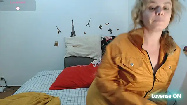 hotmilf4uxxx online show from 17, 11, 2025