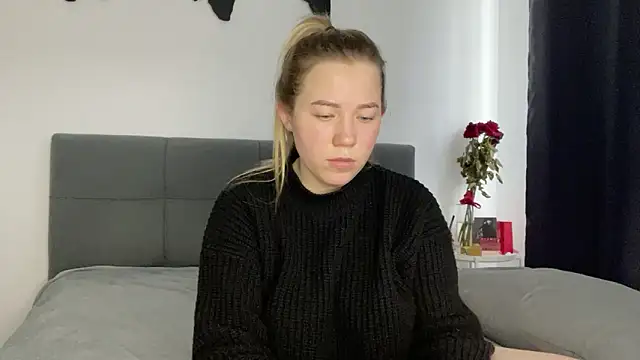 Embersweetbunny online show from 1, 2, 2025