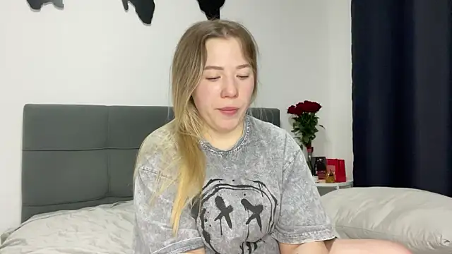 Embersweetbunny online show from 10, 2, 2025