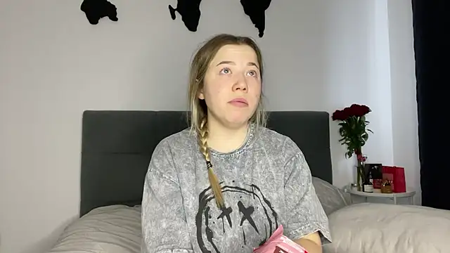 Embersweetbunny online show from 11, 2, 2025