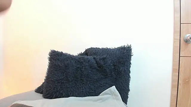 Lizzie Williams  online show from 21, 12, 2025