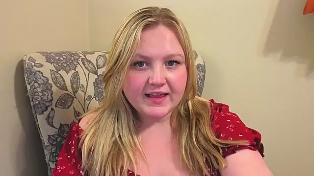 Snapshot of PhatAssBlond chatting on 19, 4, 2026 PhatAssBlond online show from 19, 4, 2026