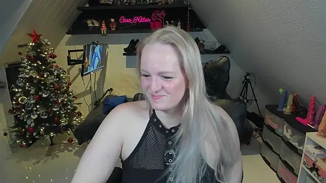 Snapshot of caro_kitten chatting on 19, 12, 2025 caro kitten online show from 19, 12, 2025