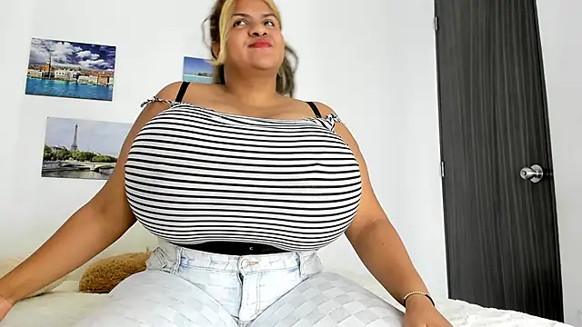 Snapshot of bigmom69_ chatting on 25, 11, 2025 bigmom69 online show from 25, 11, 2025