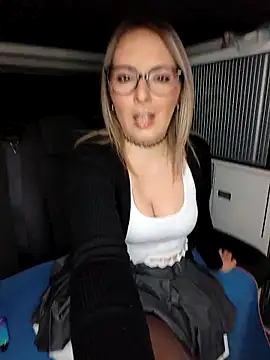 Jade Emeraud online show from 3, 2, 2026