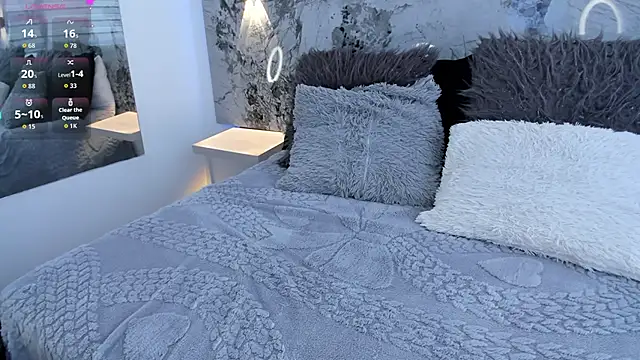 LIZ HOLMES online show from 9, 10, 2025