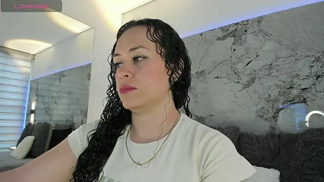 LIZ HOLMES online show from 11, 10, 2025