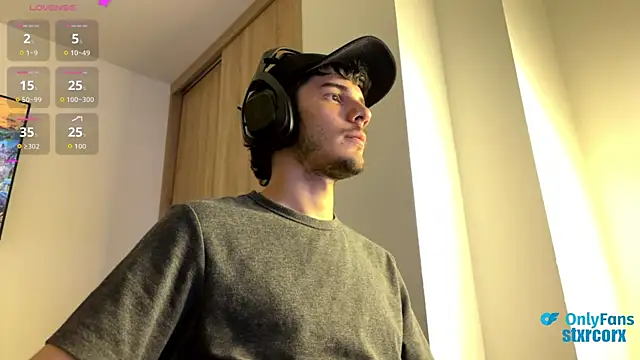 Snapshot of ilytheo chatting on 8, 10, 2025 ilytheo online show from 8, 10, 2025