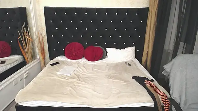 Snapshot of Lilly_hott chatting on 5, 1, 2025 Lilly hott online show from 5, 1, 2025