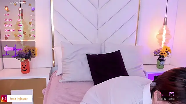 Flor delunaa online show from 26, 10, 2025