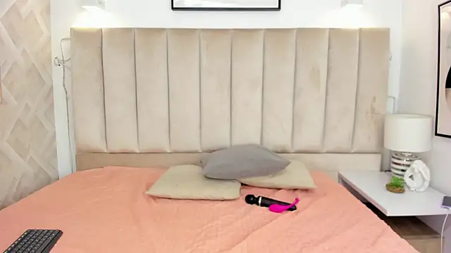 Snapshot of Anniie_Queen chatting on 7, 11, 2025 Anniie Queen online show from 7, 11, 2025