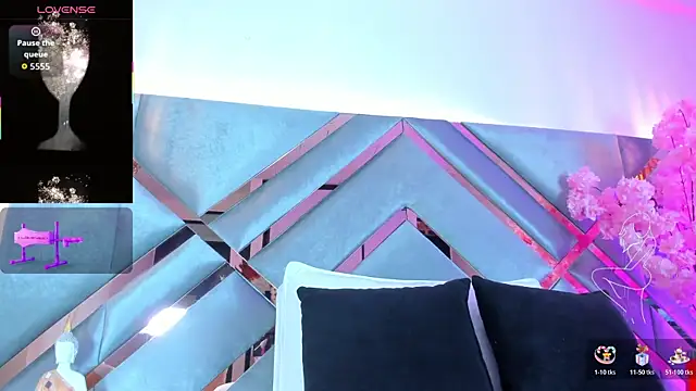 Snapshot of LiaaGenner chatting on 8, 11, 2025 LiaaGenner online show from 8, 11, 2025