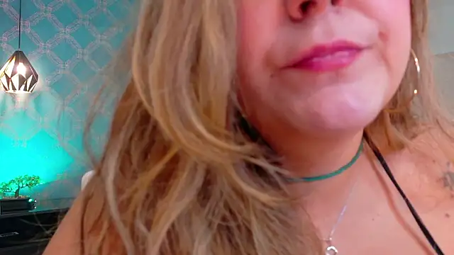 Snapshot of AmbarRoberts_ chatting on 15, 6, 2026 AmbarRoberts online show from 15, 6, 2026