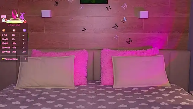 Snapshot of SaraCros chatting on 11, 11, 2025 SaraCros online show from 11, 11, 2025