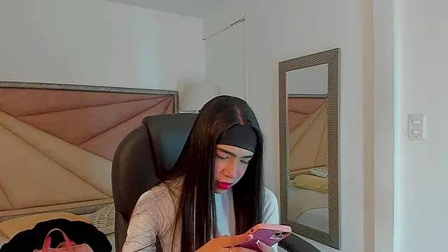 Snapshot of FaloonRoussel chatting on 16, 3, 2025 FaloonRoussel online show from 16, 3, 2025
