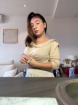 lyajoliee online show from 14, 4, 2026